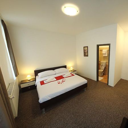 Sobe Oliva Hotel Zagreb Buitenkant foto